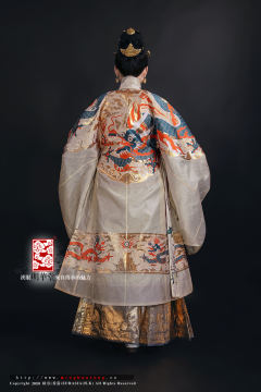 过肩蟒云肩通袖妆花织金纱-资料图