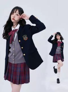三粒扣西服-资料图