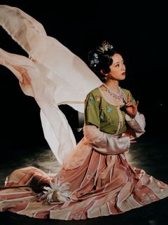 鸣沙秋香绿·裙-资料图