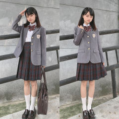 三粒扣西服-资料图