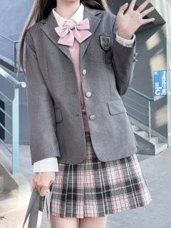 三粒扣西服-资料图