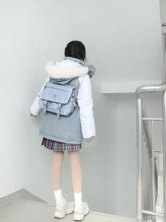 情侣羽绒服-资料图