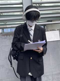 畈知高·西服-资料图