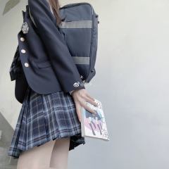 三粒扣西服-资料图
