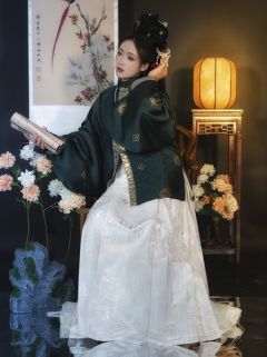 卿三三-资料图