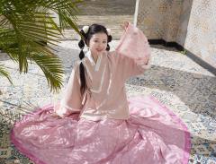 松与鹤-资料图