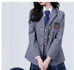 三粒扣西服-资料图