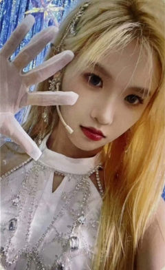 杨若惜 年度青春盛典场限纪念小卡 ver.B