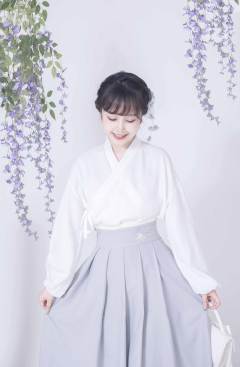 交领上衣-资料图