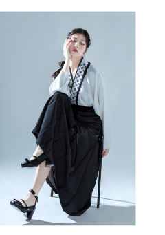 夜莺与玫瑰·茶话会-资料图