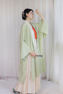 繁夏生花·长衫-资料图