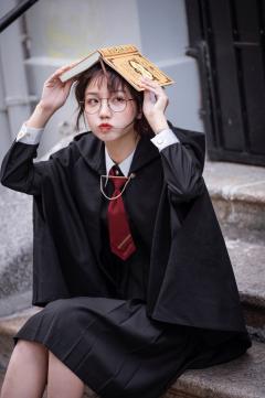 小魔女-资料图
