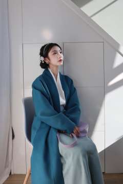 蓝色褙子与拼色两片裙-资料图