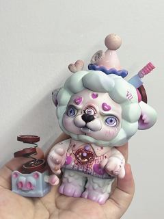 怪诞童话off