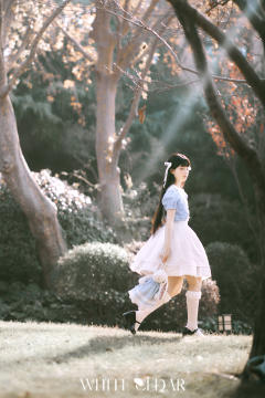 WHITE CEDAR 白雪松 背带裙-资料图