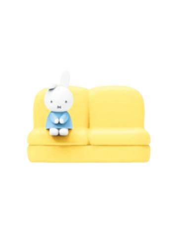 Dan（Yellow Sofa）