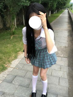 小代葱·格裙-资料图
