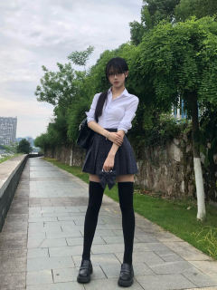钨·格裙-资料图