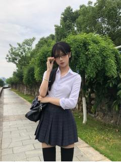 钨·格裙-资料图