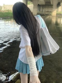 霁青·格裙-资料图