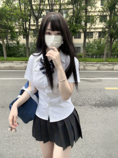 小岛·衬衫-资料图
