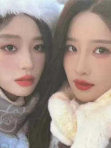 王奕&周诗雨《一周的日记》特别小卡 VER.B