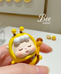 敷面膜的小Bee