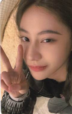 袁一琦《Last Chapter》特别小卡 VER.B