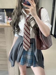 青山·格裙-资料图