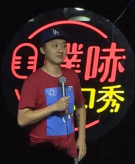 把手举起来