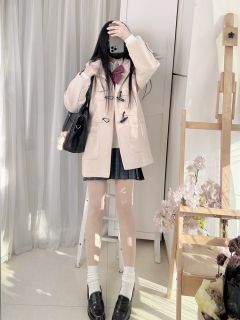 23牛角扣大衣-资料图