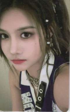 朱怡欣 TOP48汇报单自拍小卡ver.B