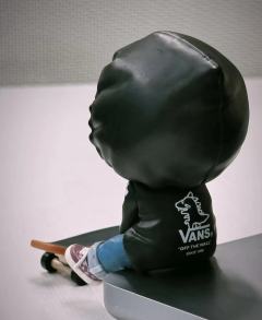 Vans联名吊卡-资料图