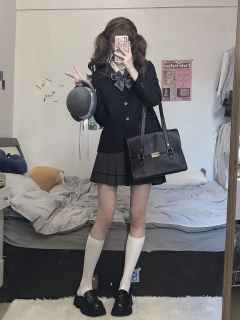 御奈高·西服-资料图