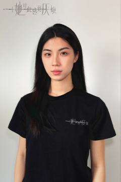 杨依泠