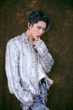 石原崇雅（雅/MIYAVI)