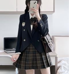 津律高·西服-资料图