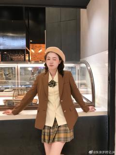 布朗茶茶·西服-资料图