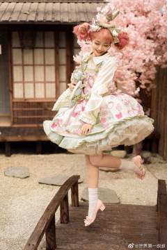 樱花草莓-资料图