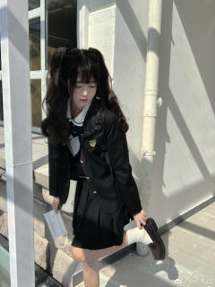 樱奈女子·西服-资料图