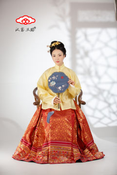 婚服汉服狮子珞·裥裙马面裙-资料图