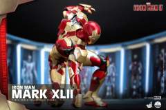 1:4比例珍藏人偶 钢铁侠MARK 42-资料图