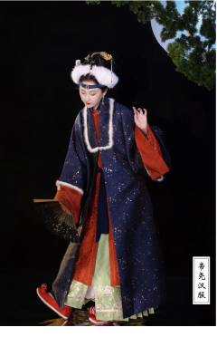 秋冬明制合领披袄-资料图