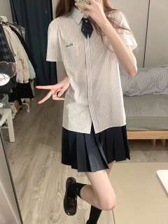 条纹衬衫-资料图