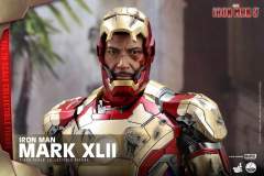 1:4比例珍藏人偶 钢铁侠MARK 42-资料图