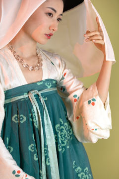 阿斯塔那骑马帷帽仕女-资料图