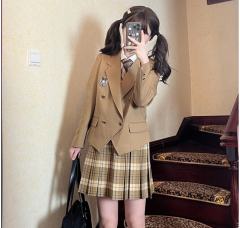 津律高·西服-资料图