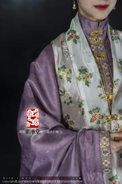 四季花卉遍地开妆花纱褙心-资料图