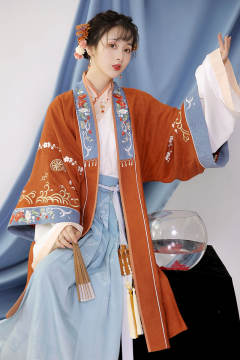 沐歌：花晚吟-资料图