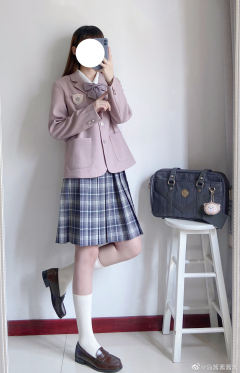 三粒扣西服-资料图